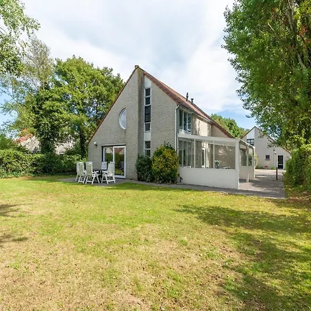 Villa By In Ooghduyne