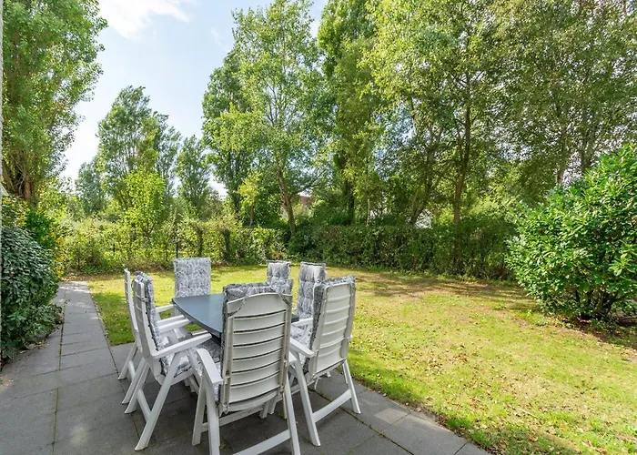 By In Ooghduyne Villa *