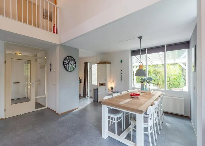 By In Ooghduyne Villa